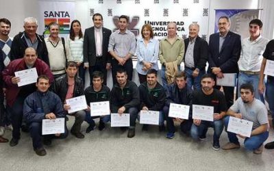 Entrega de certificados a miembros de CRICEX en UTN VT con la presencia de la Ministra Ciciliani