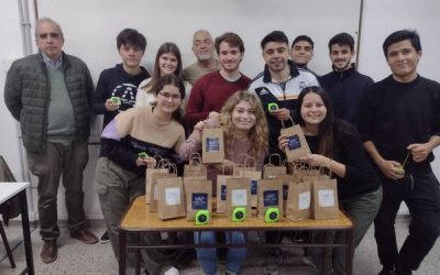 La empresa MAP Arquitectos entregó un presente a estudiantes de Ingeniería Civil de la FRVT