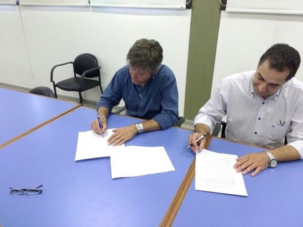 Firma convenio colegio de Arquitectos